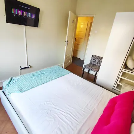 Evd-rentals Olival Bastos Homestay